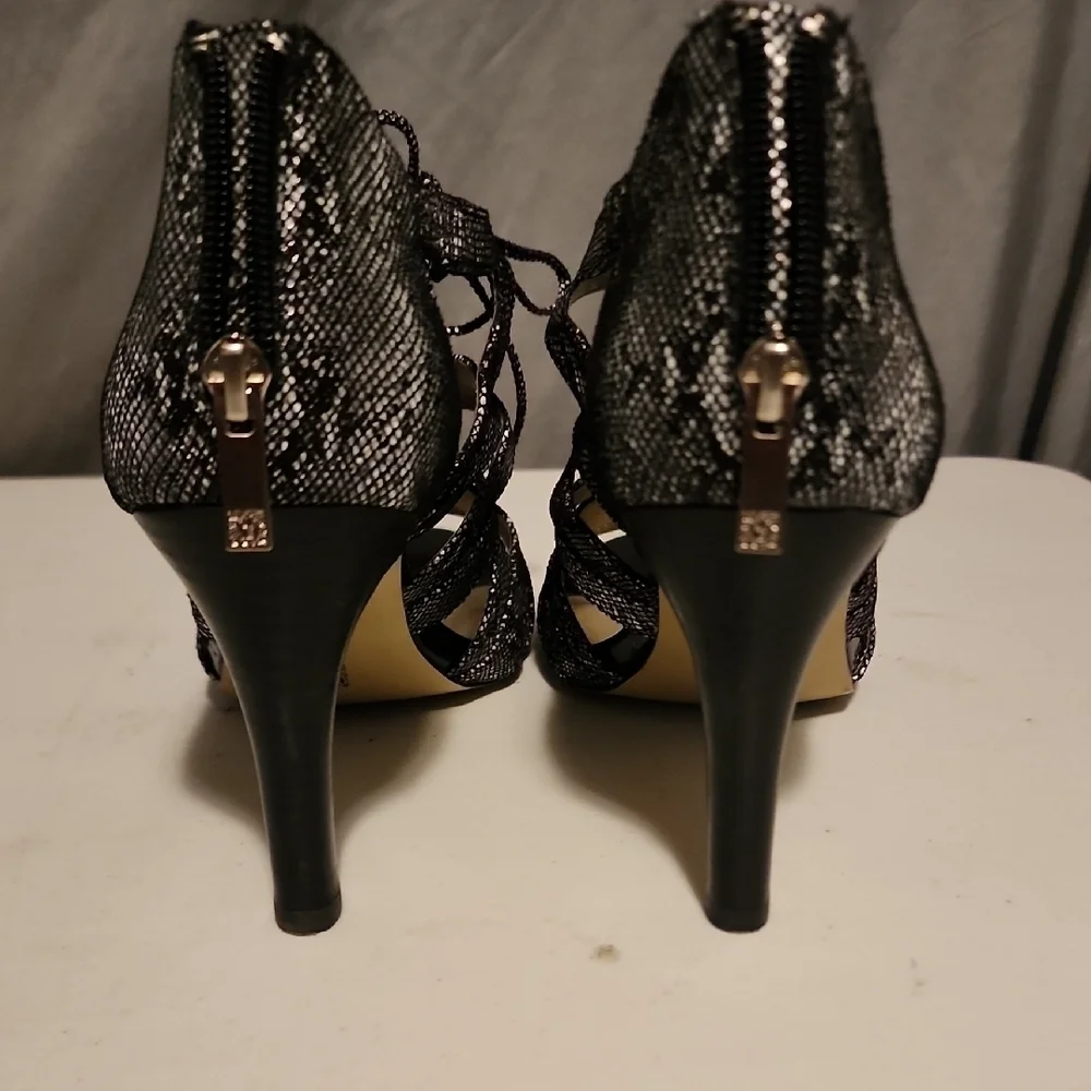 Anne Klein Elegant Snakeskin Heels In 10